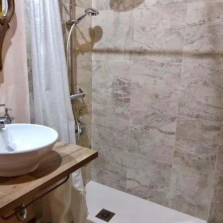 Casita De Piedra De 1900 Restaurada Vigo