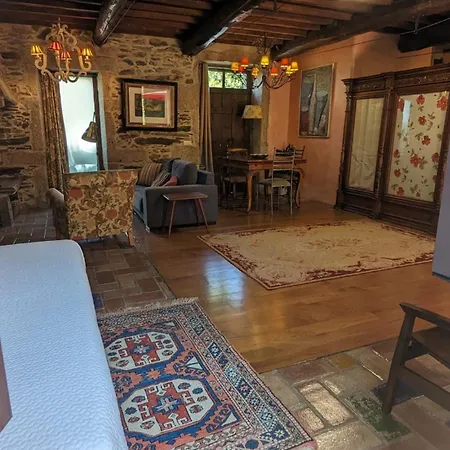 Casita De Piedra De 1900 Restaurada Vigo