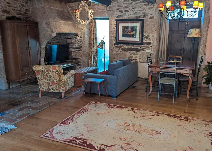 Casita De Piedra De 1900 Restaurada Vigo