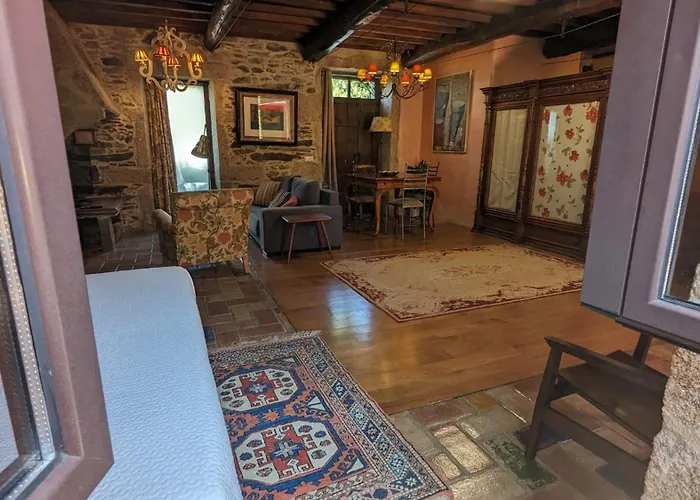 Casita De Piedra De 1900 Restaurada Vigo